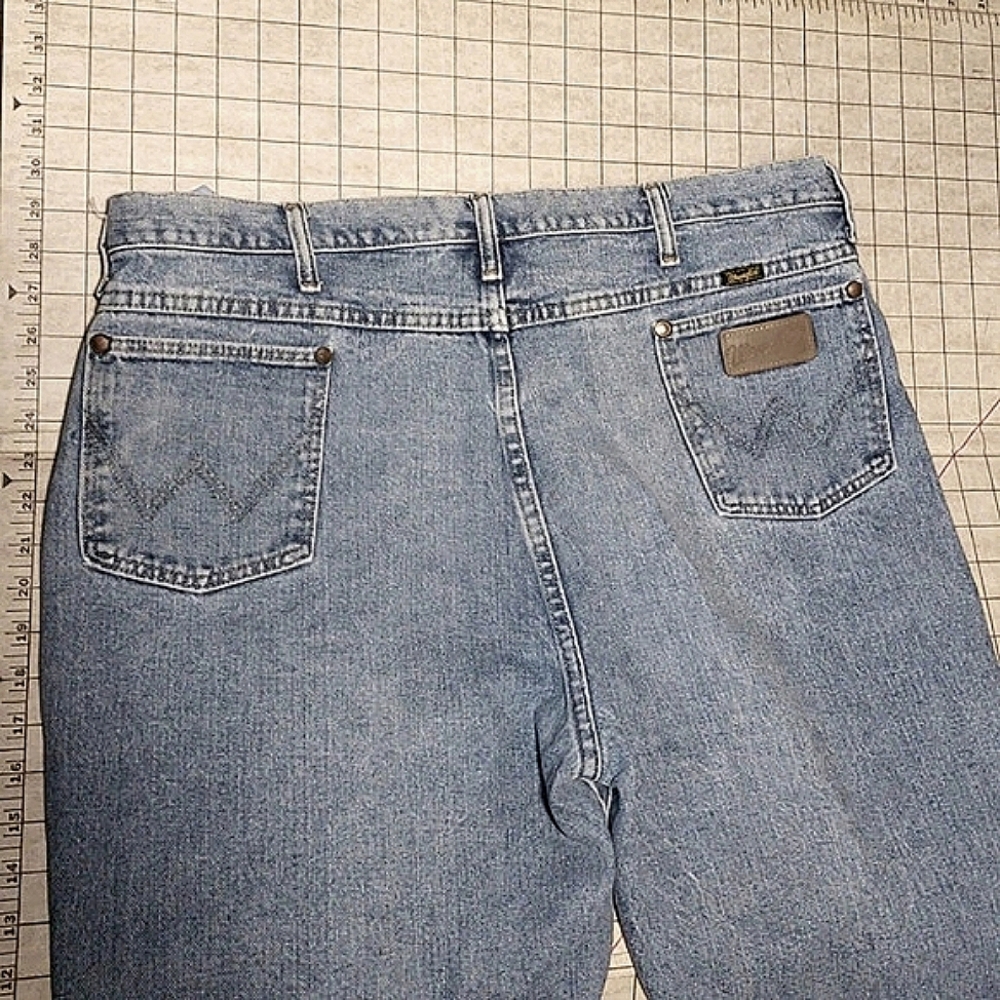 Vintage Wrangler ombre distressed denim blue jeans 42×32 100% Cotton Made in USA